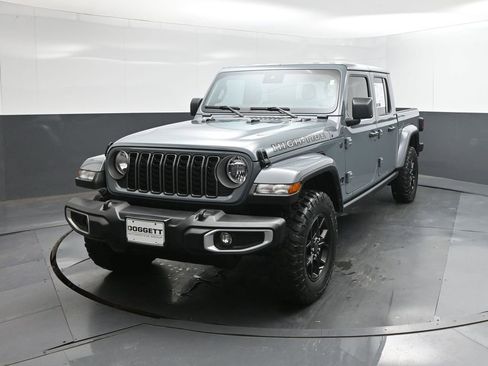 Used 2024 Jeep Gladiator Sport AWD/4WD image 19