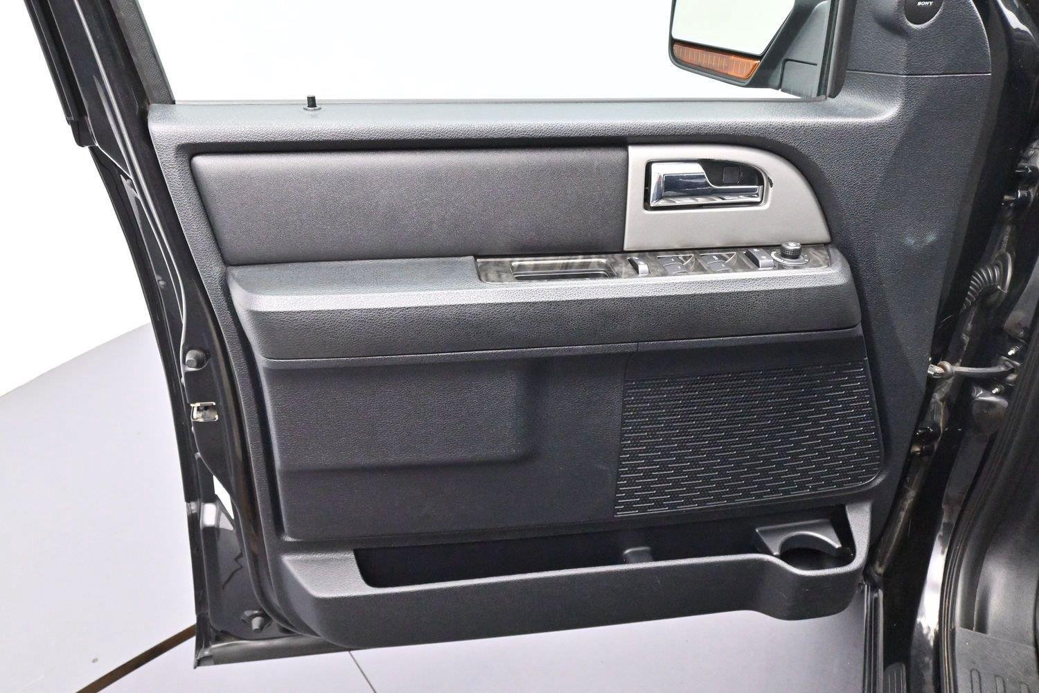 Used 2015 Ford Expedition Limited w/ Equipment Group 301A AWD/4WD image 13