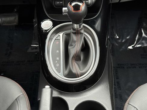 Used 2017 Kia Soul ! FWD image 8