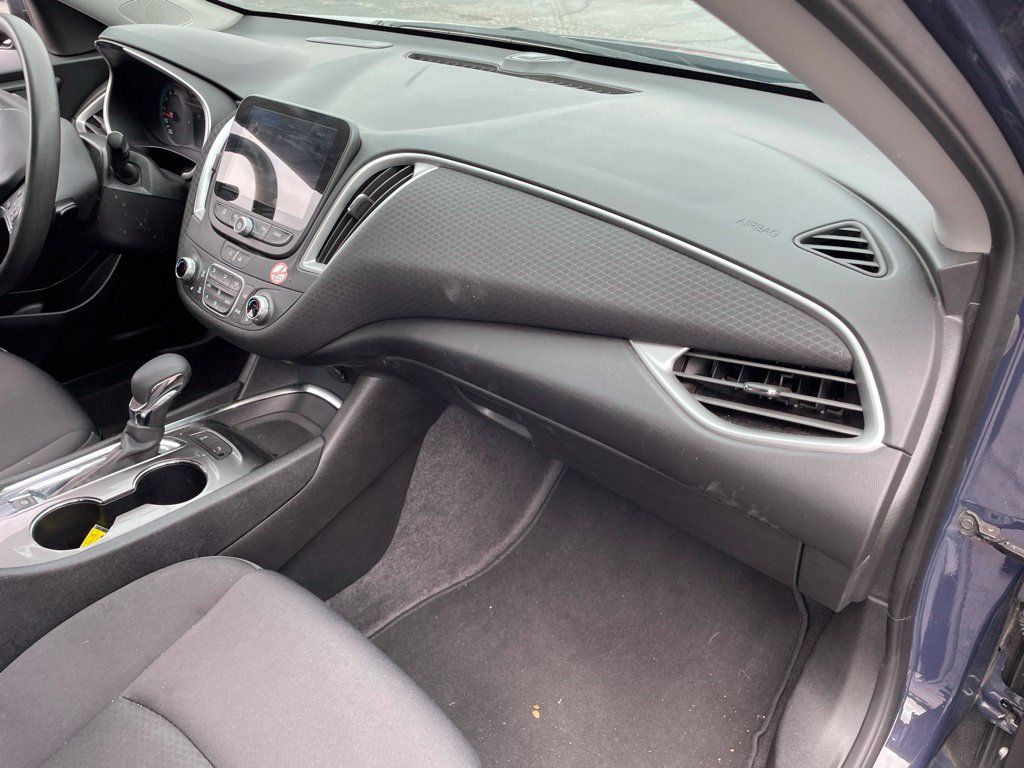 Used 2025 Chevrolet Malibu LT FWD image 11