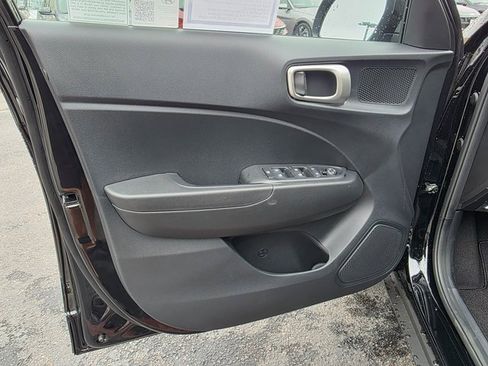 New 2025 Hyundai Venue SEL image 21