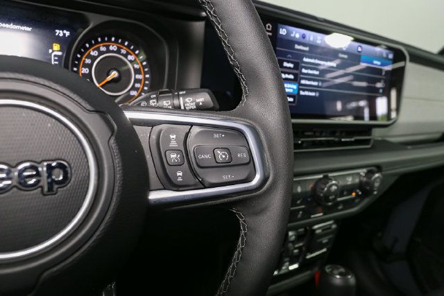 Used 2026 Jeep Wrangler Unlimited Sahara AWD/4WD image 31