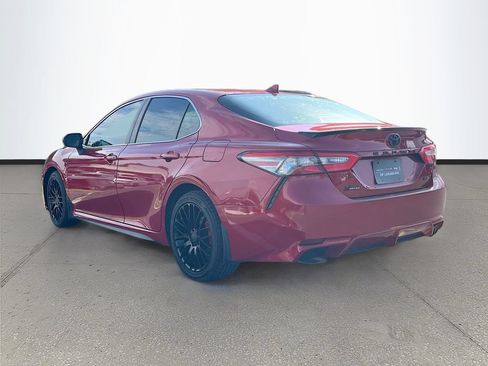 Used 2019 Toyota Camry SE FWD image 5