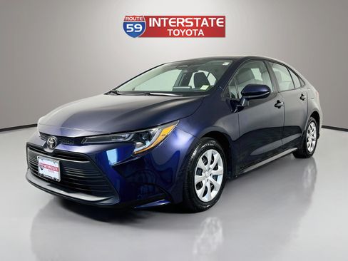 Used 2025 Toyota Corolla LE FWD image 3
