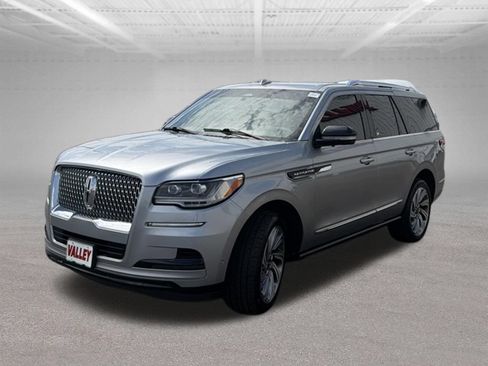 Used 2022 Lincoln Navigator Reserve AWD/4WD image 3