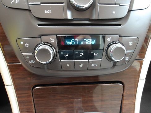 Used 2011 Buick Regal CXL image 12