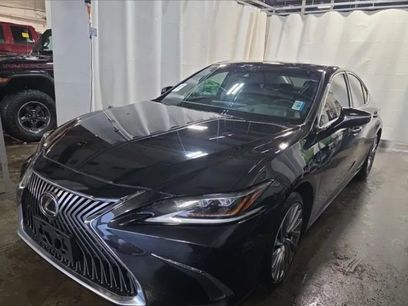 Used 2019 Lexus ES 350 Ultra Luxury w/ Accessory Package 2
