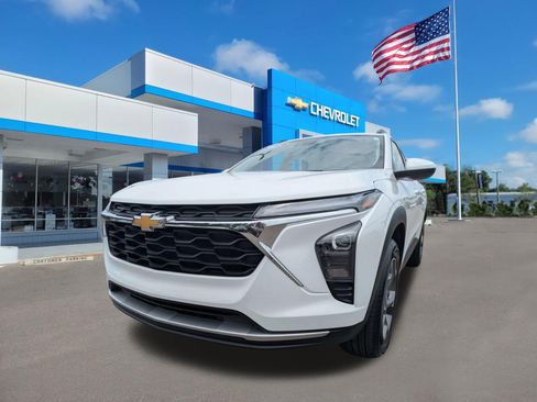 Used 2025 Chevrolet Trax LT w/ Driver Confidence Package FWD image 7