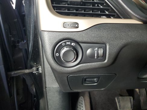 Used 2017 Jeep Cherokee Sport FWD image 25