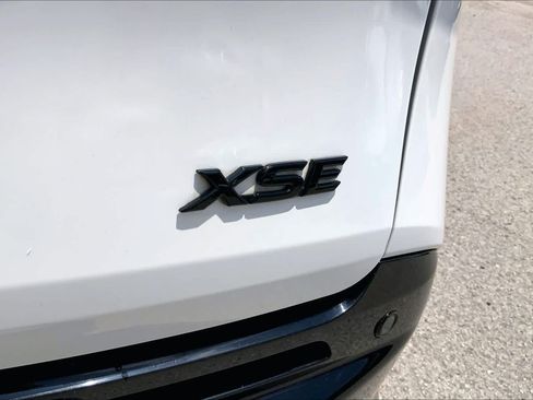 Used 2025 Toyota Sienna XSE FWD image 10