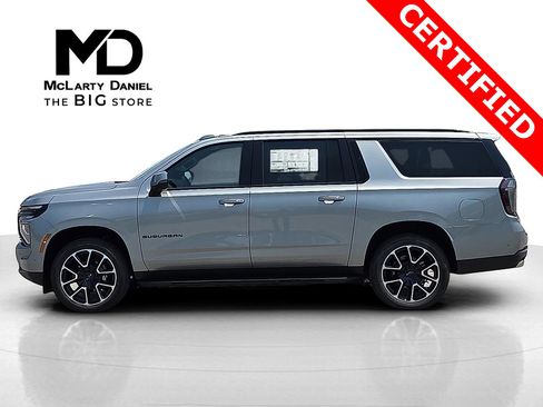 Used 2025 Chevrolet Suburban RST w/ RST Capability Package image 3