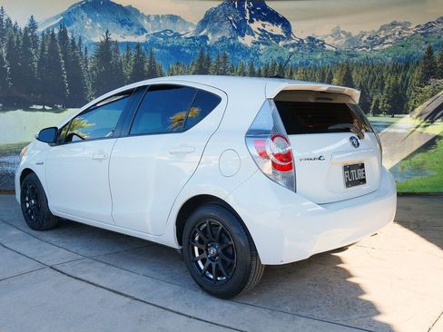 Used 2014 Toyota Prius C Three FWD image 4