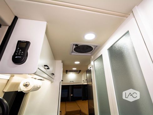 Used 2023 Mercedes-Benz Sprinter 3500 image 21