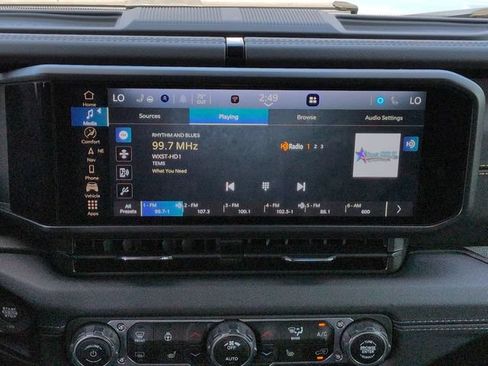Used 2024 Jeep Wrangler Unlimited Sahara w/ Technology Group AWD/4WD image 18