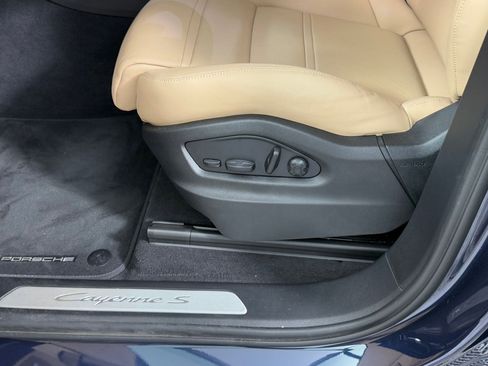 Used 2025 Porsche Cayenne S image 16