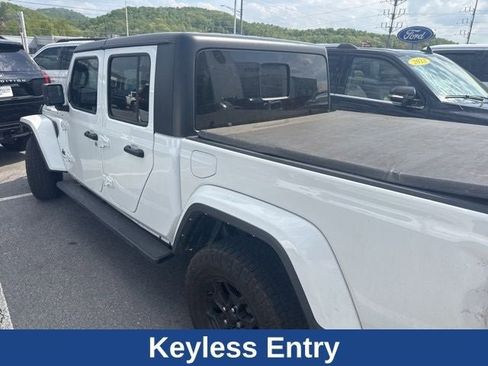 Used 2022 Jeep Gladiator Willys AWD/4WD image 19