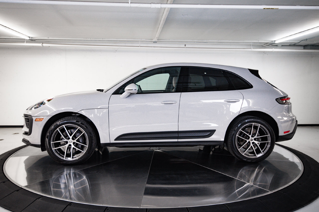 Certified 2026 Porsche Macan AWD/4WD image 2