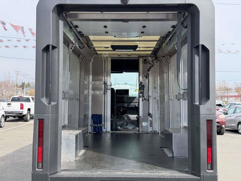 Used 2024 Chevrolet Brightdrop 600 w/ Commercial Equipment Package AWD/4WD image 8