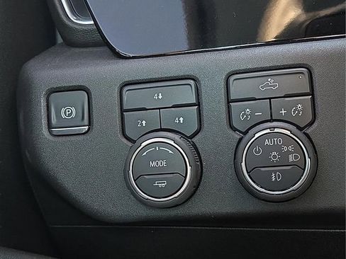 Used 2025 Chevrolet Silverado 1500 LT image 26