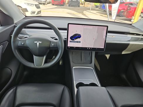 Used 2021 Tesla Model Y Long Range image 9