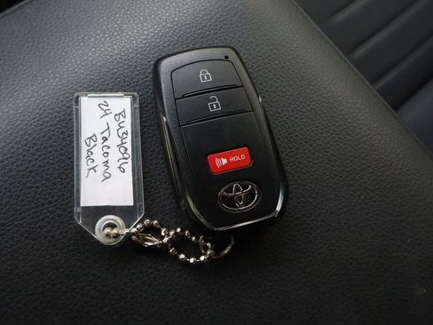 Used 2024 Toyota Tacoma TRD Off-Road image 33