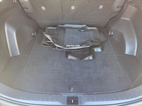Used 2021 Toyota RAV4 LE image 6