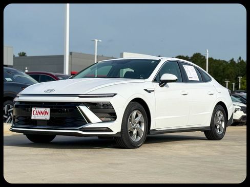 Used 2025 Hyundai Sonata SE FWD image 3