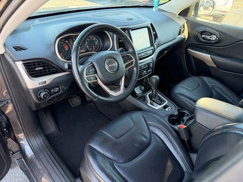 Used 2018 Jeep Cherokee Limited FWD image 4