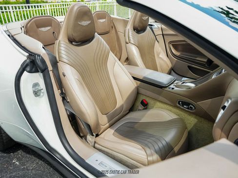 Used 2019 Aston Martin DB11 Volante image 41