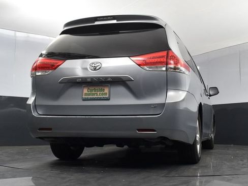 Used 2014 Toyota Sienna LE FWD image 29