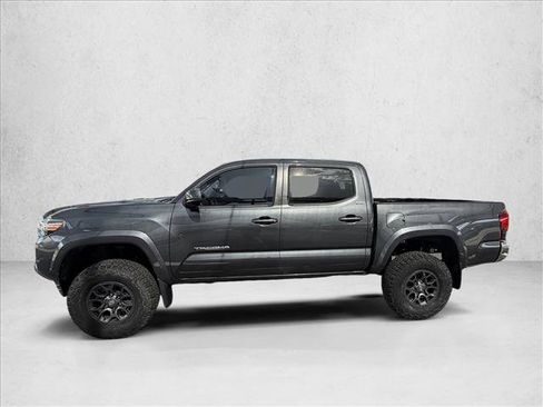Used 2018 Toyota Tacoma SR5 AWD/4WD image 2
