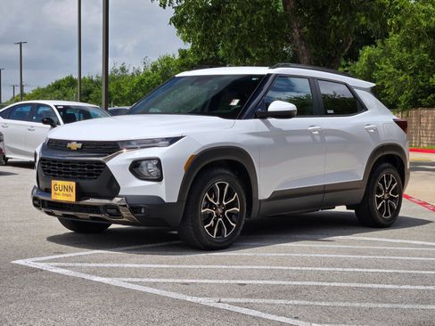 Used 2022 Chevrolet TrailBlazer ACTIV w/ Sun and Liftgate Package FWD image 4