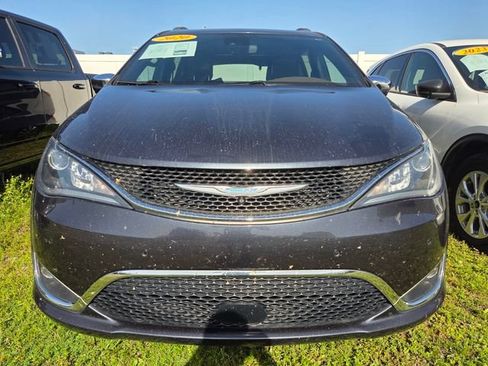 Used 2020 Chrysler Pacifica Limited w/ Advanced Safetytec Group FWD image 2