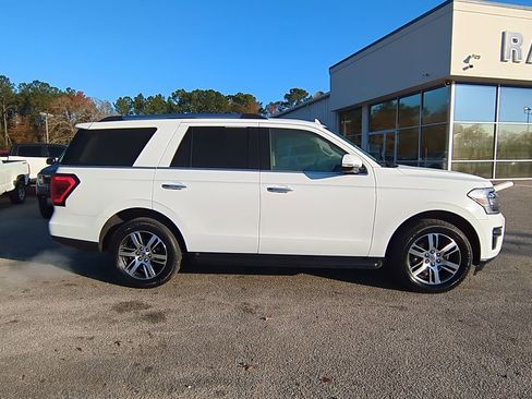 Used 2024 Ford Expedition Limited image 3