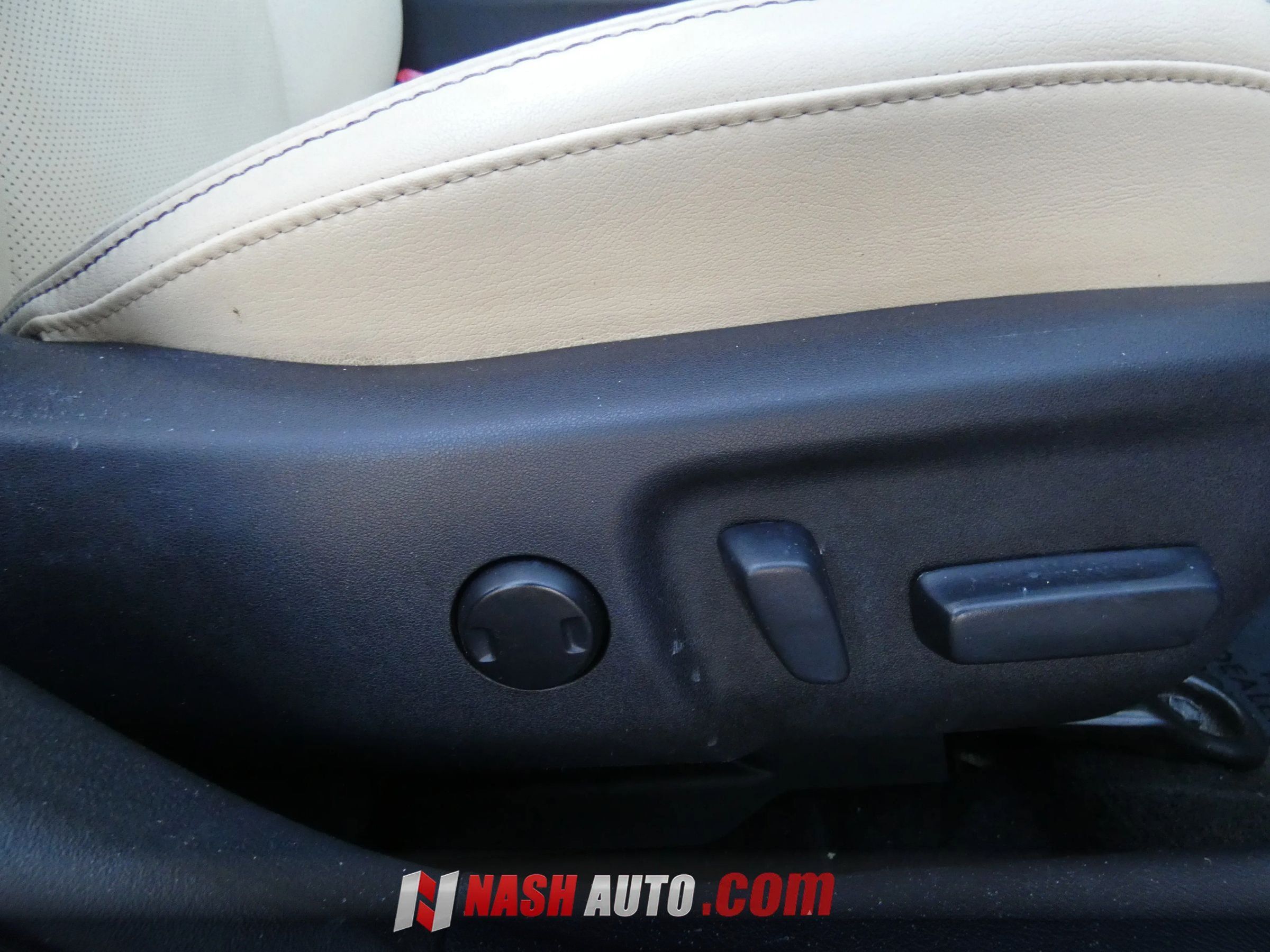 Used 2013 Toyota Avalon Limited FWD image 28
