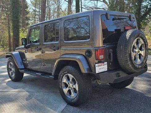 Used 2018 Jeep Wrangler Unlimited Sahara w/ Connectivity Group image 39