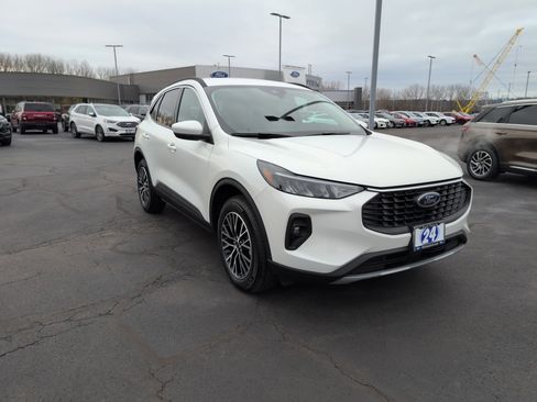 Used 2024 Ford Escape SE image 9