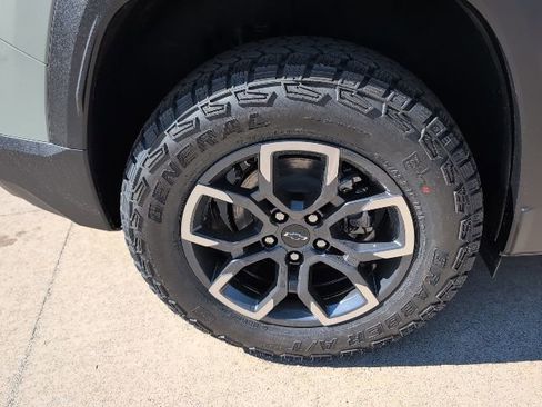 New 2026 Chevrolet Equinox ACTIV w/ Convenience Package III image 4