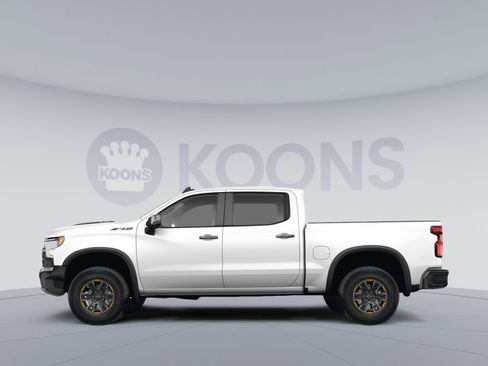 Used 2022 Chevrolet Silverado 1500 ZR2 w/ Technology Package image 2