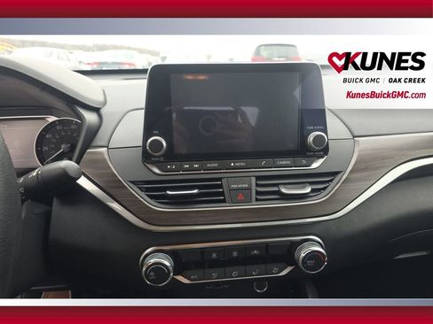 Used 2024 Nissan Altima 2.5 SV image 18