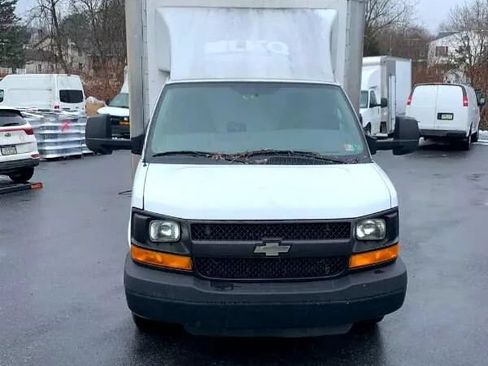 Used 2016 Chevrolet Express 3500 RWD image 3
