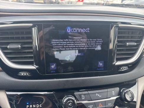 Used 2017 Chrysler Pacifica Touring-L w/ Tire & Wheel Group image 11