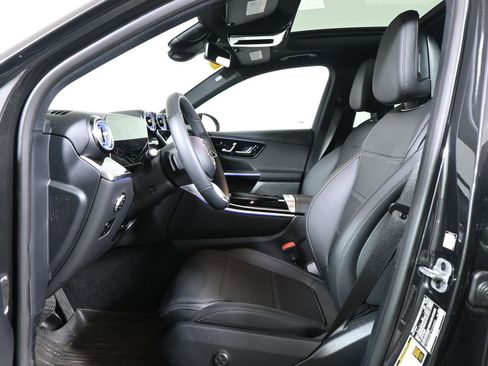 Used 2026 Mercedes-Benz GLC 300 4MATIC image 3