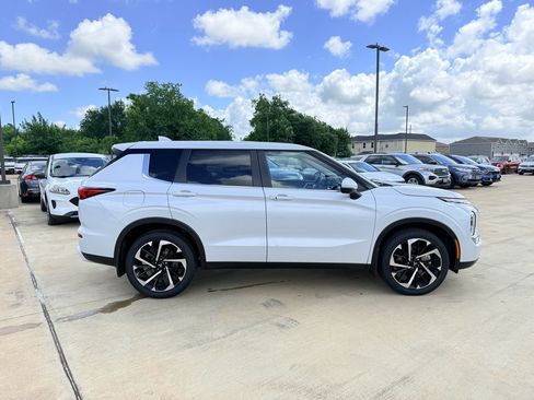 Used 2023 Mitsubishi Outlander SE FWD image 6