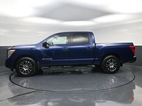 Used 2023 Nissan Titan SV w/ SV Convenience Package RWD image 3