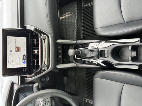 Used 2025 Toyota Corolla Cross XLE w/ Convenience Package image 30