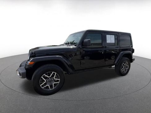 Used 2025 Jeep Wrangler Unlimited Sahara AWD/4WD image 8