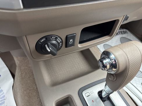 Used 2013 Nissan Frontier SV image 38