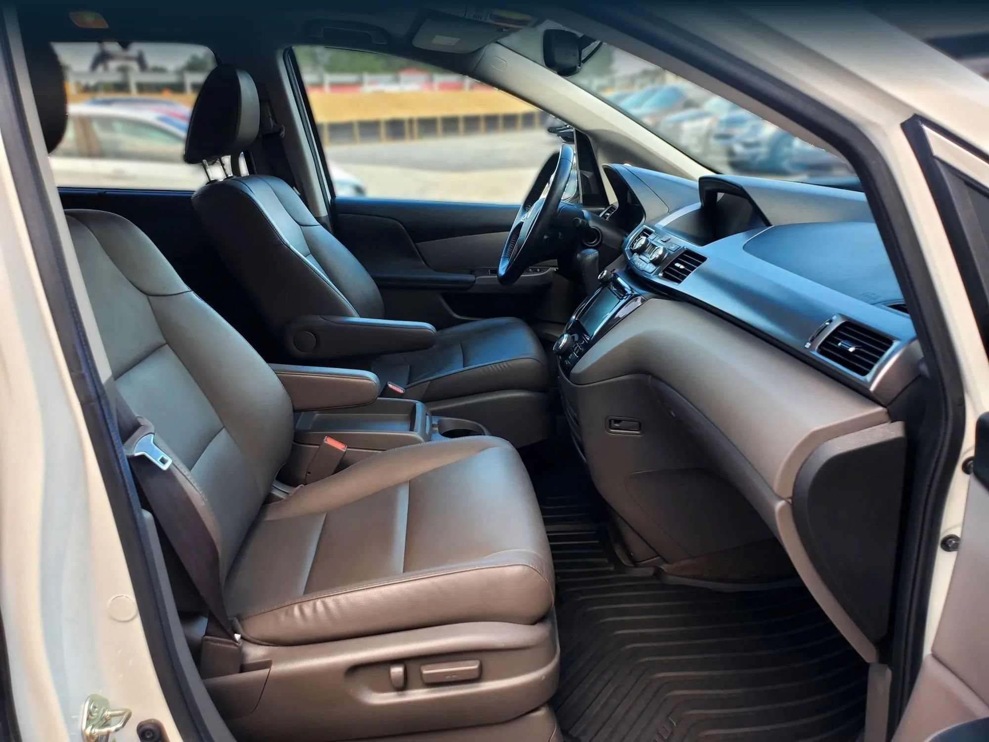 Used 2015 Honda Odyssey Touring Elite image 27