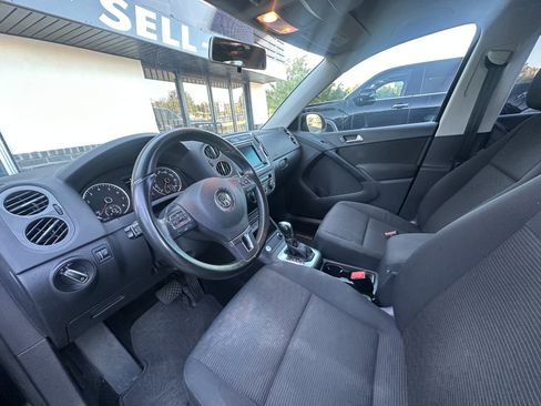 Used 2017 Volkswagen Tiguan S FWD image 3